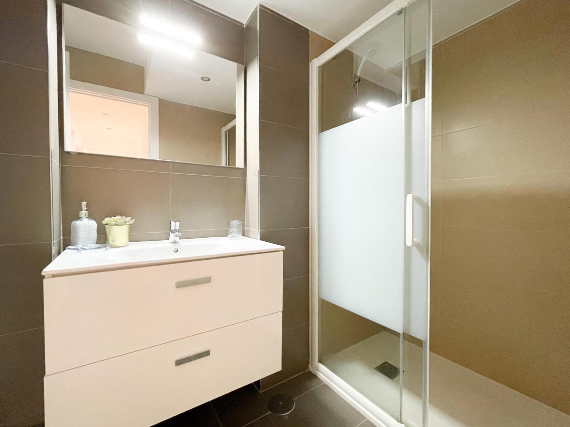 Moderno Apartamento Plz De La Merced Малага Экстерьер фото